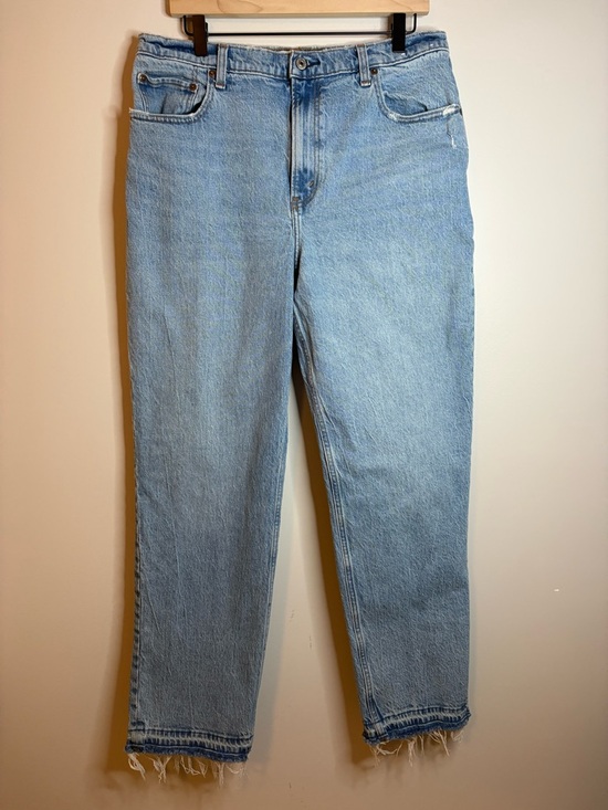 Abercrombie & Fitch Denim - Women’s Abercrombie & Fitch The 90’s Straight Ultra High-Rise jeans size 32/14R